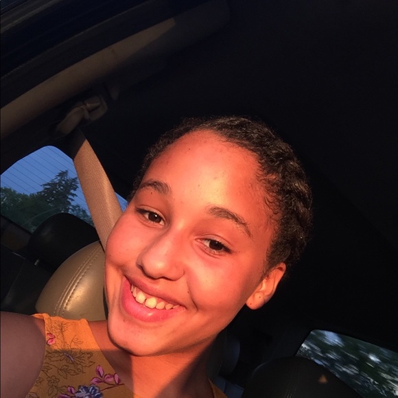 Meet your Posher, Ana - Picture 1 of 1